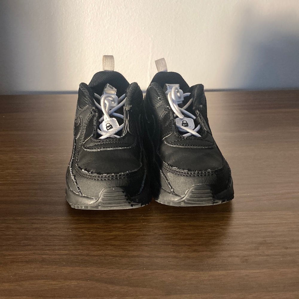 Black unisex Nike Airmax. Size Toddler 9. Mint Condition!